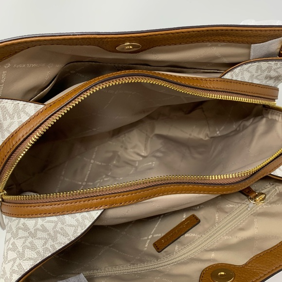 Michael Kors Large Chain Shoulder Bag - Picture 8 of 12